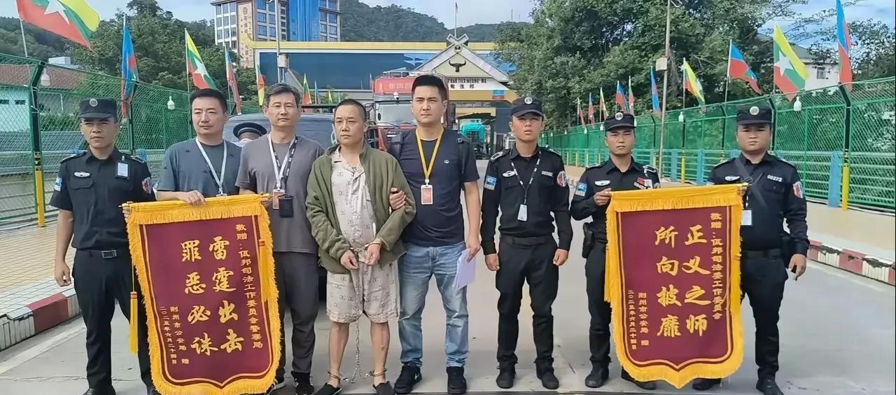 6月24日，佤邦司法委接湖北荆州警方公函，要求佤邦抓捕一名涉案逃犯。佤邦警方接函