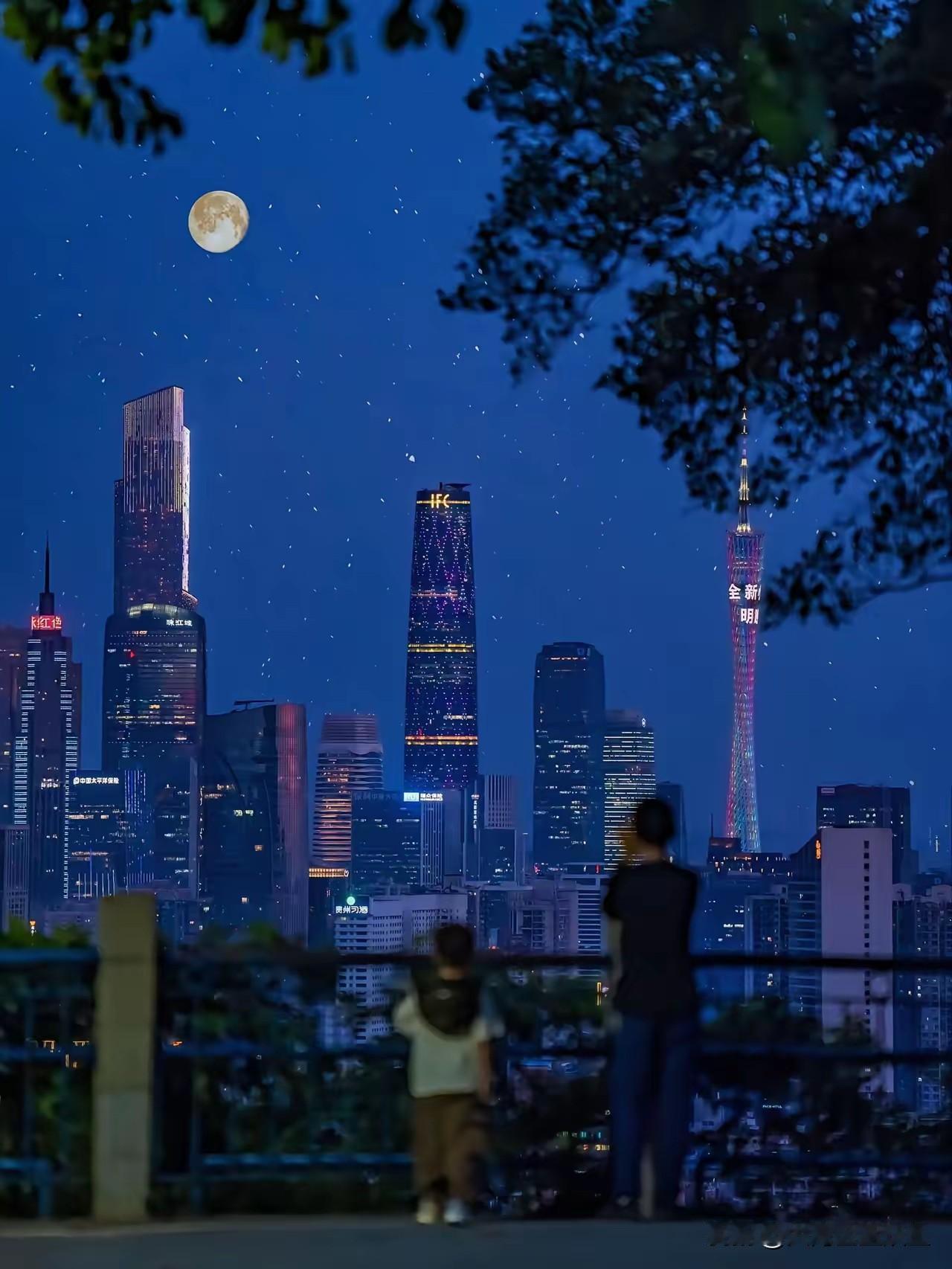 白云山一日逛透指南：从晨雾到蓝调，把广州三件套框进镜头里来广州第三次，才发