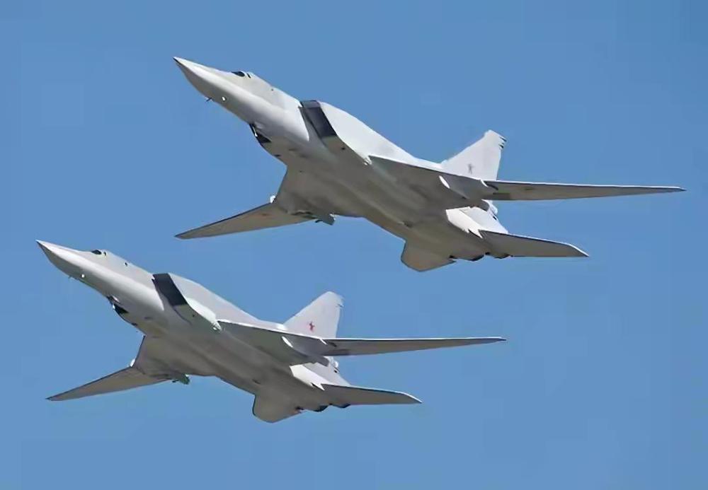 2026年4月21日，根据俄罗斯卫星通讯社报道，在苏35战斗机的护航下，俄罗斯空