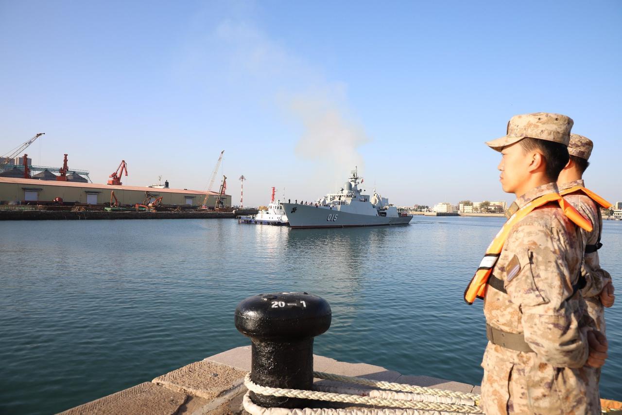 【越南海军“陈兴道”号护卫舰访问青岛】12月1日，越南海军导弹护卫舰“陈兴道”