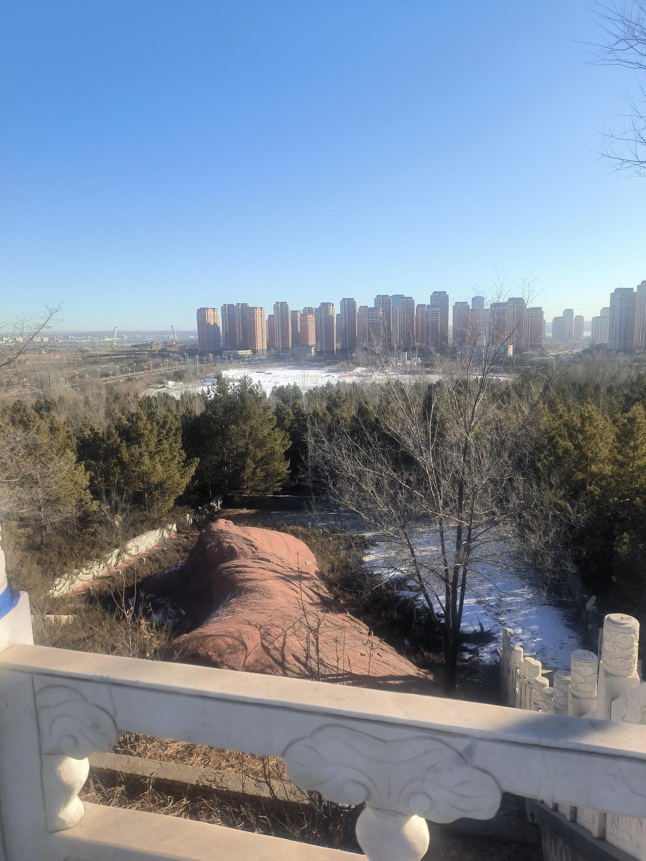 今天聊聊见世面。又快到假期了，很多家长都有个打算，说假期让孩子出去见见世面。学校