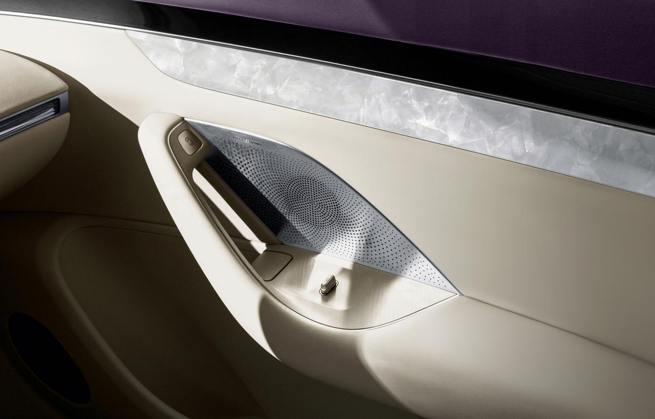 十万公里电池健康衰减率仅3%！智界R7巨鲸电池平台打破纯电长期用车焦虑新能源汽