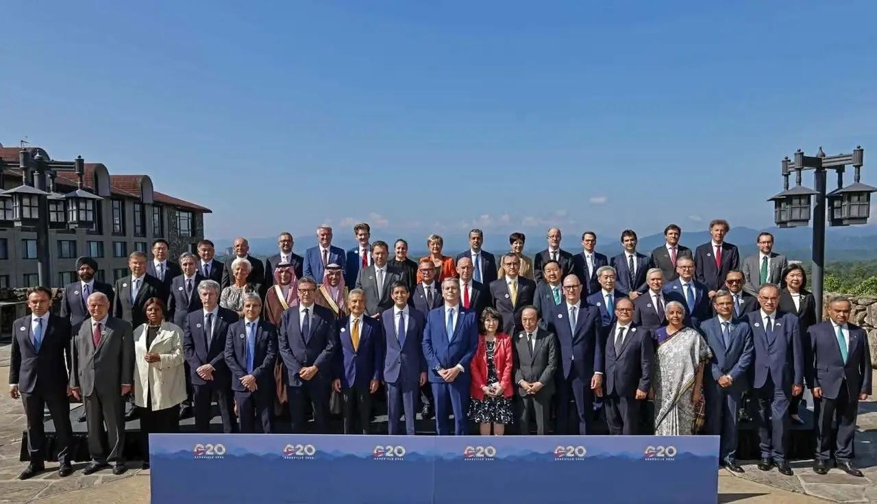 G20合照日本站C位、中国靠边？看懂贝森特的心思，就不气了！ 8月31日到9
