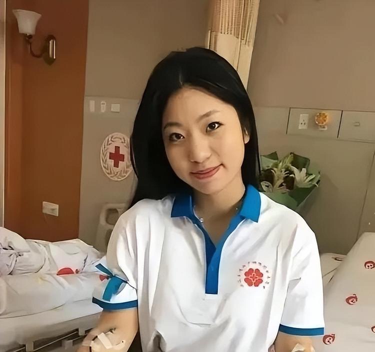 杭州21岁女孩在一家公司实习，突然向老板请假十天，老板怒气冲冲的问：“请这么多天