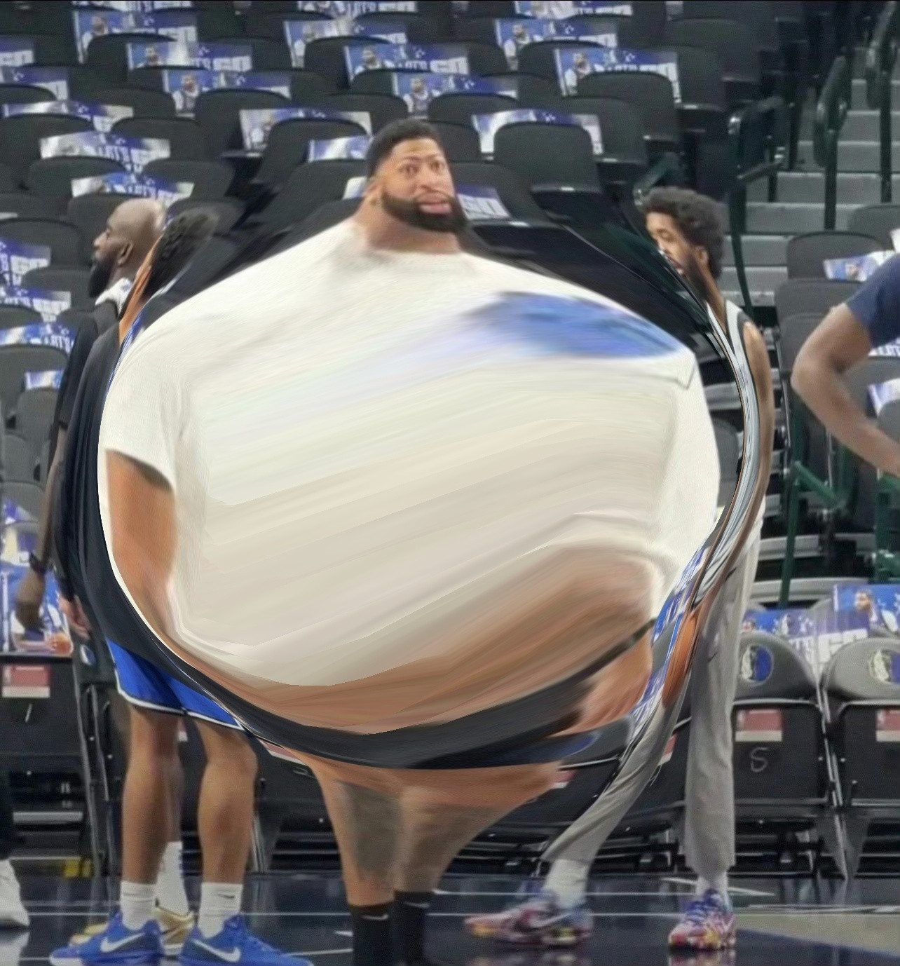 我认为交易东契奇是没错的，但是交易来浓眉才是错误的。所以我建议，独行侠应该及时止