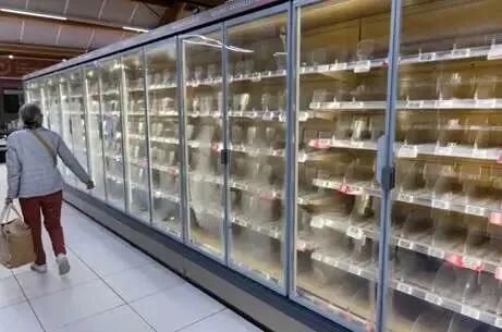 这黑客真够损的，偷偷将法国数百家超市的冰柜调高到了50°C，其中家乐福就有80家