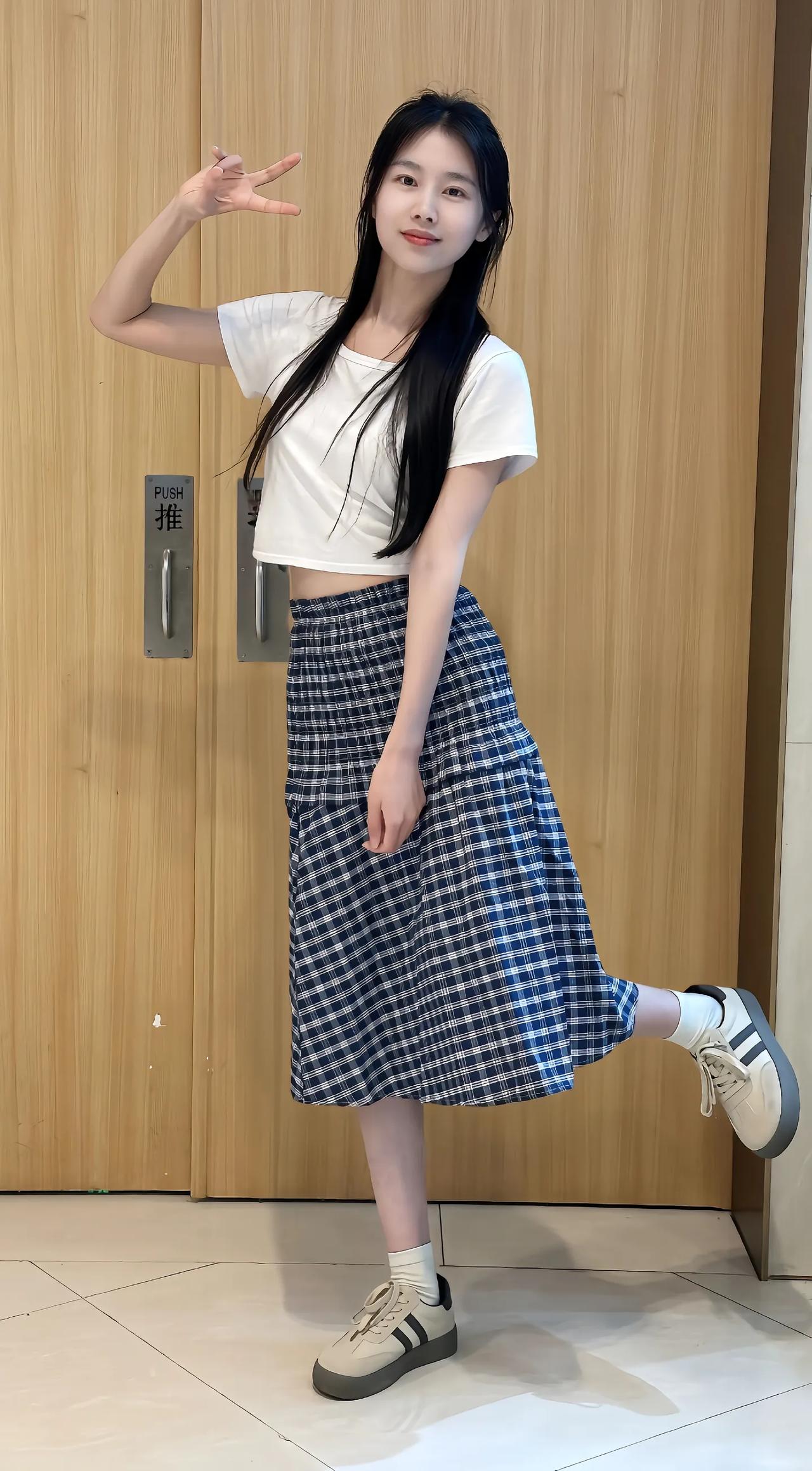 风华正茂时，笑看红尘事。