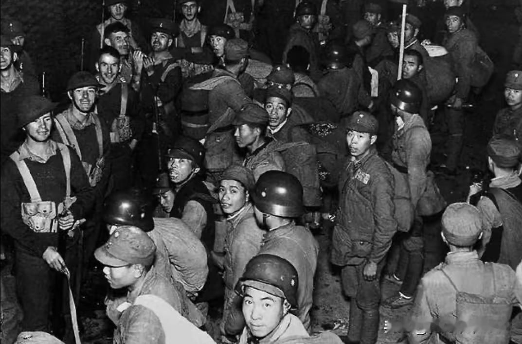 八一三淞沪抗战爆发后,日方增援部队源源不断自长江口登陆上海,中方军民死伤惨重。战