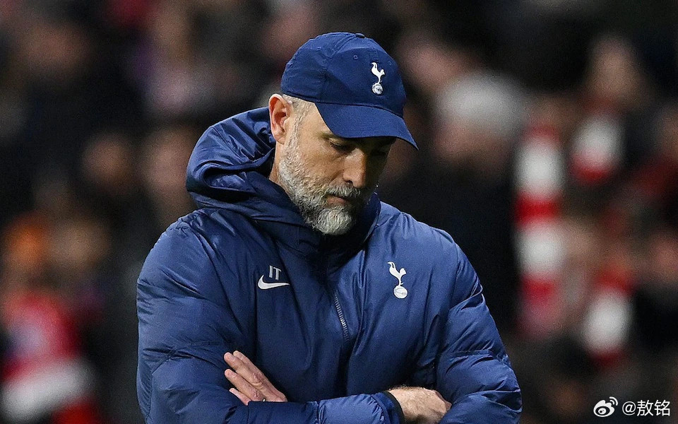 马竞5比2热刺确实是队长罗梅罗走到场边，“指示”主教练图多尔把金斯基给换下去。