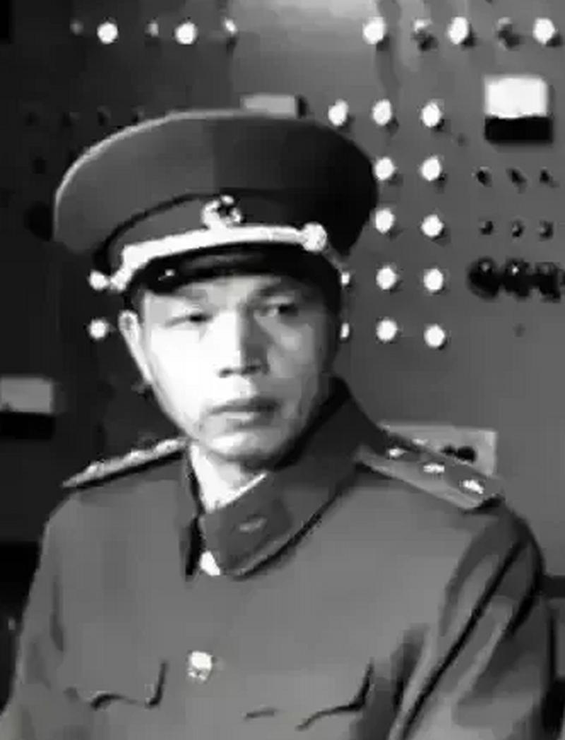 1971年毛主席南巡抵达杭州后，陈励耘前往迎接，看到毛主席对他态度冷淡后，他就深