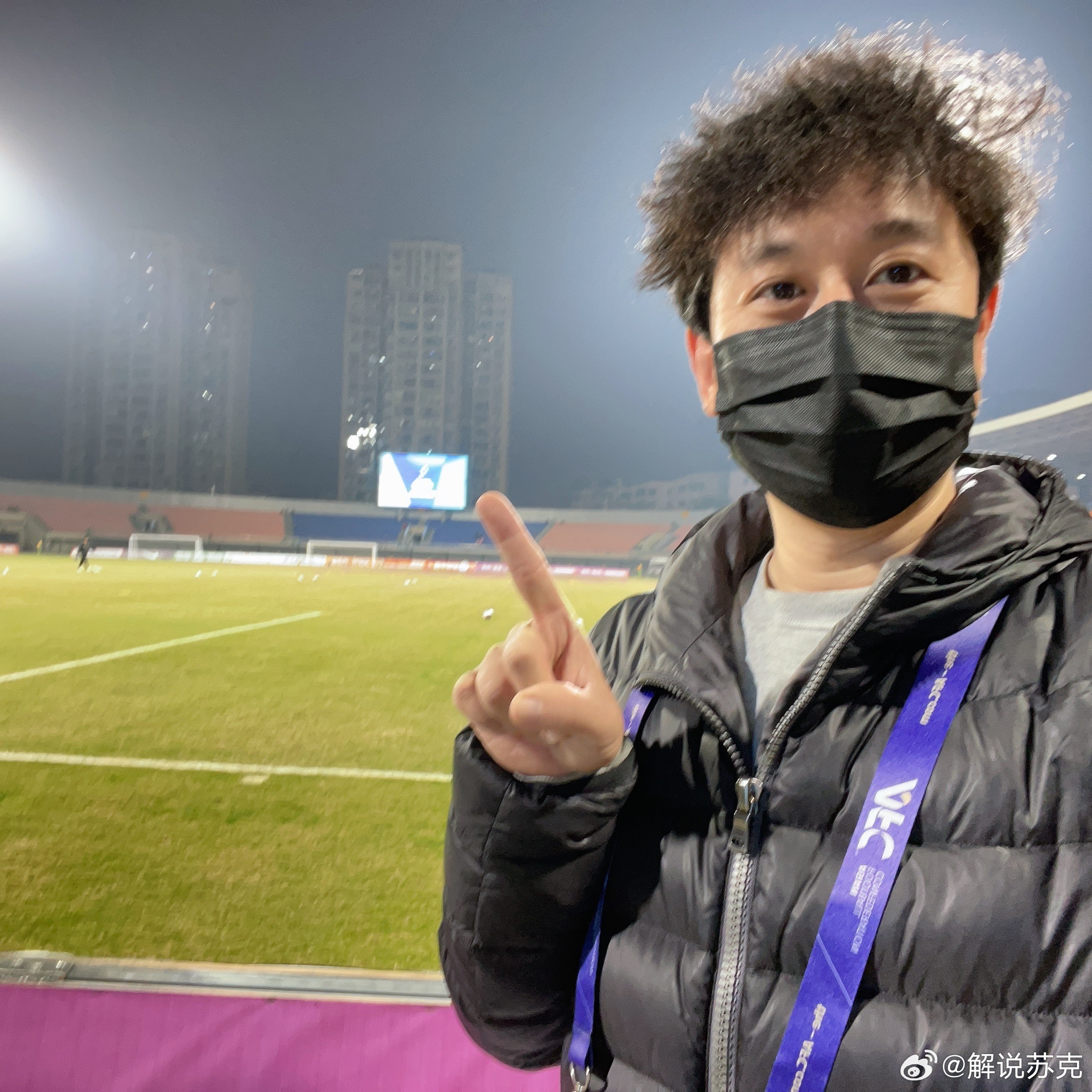 新增打卡地，重庆铜梁体育场。不知道明年的主场会不会是这里，但我先带小虎来一趟吧