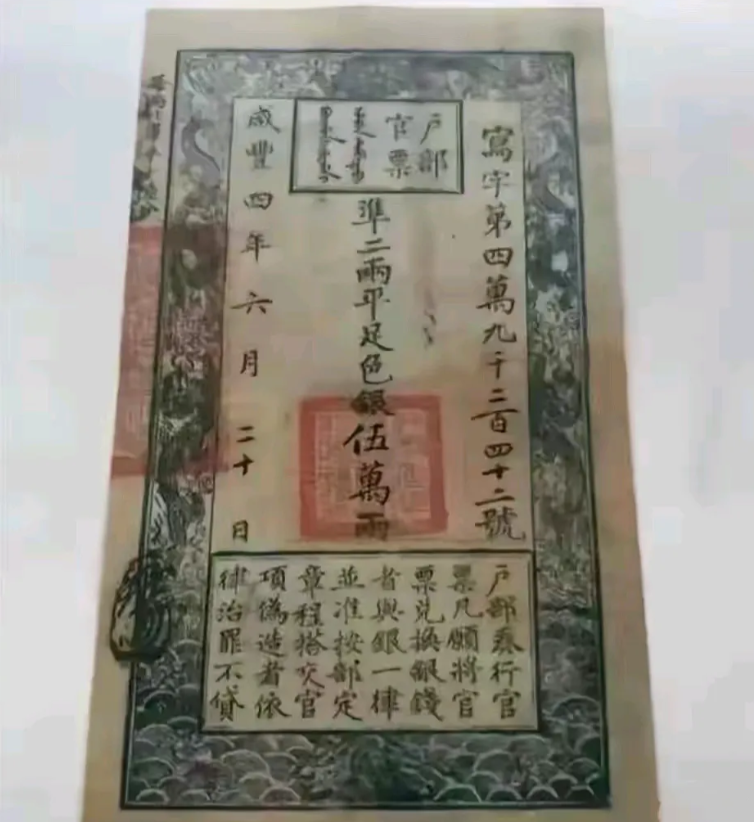 正在上班呢，老公突然给我发来信息，说让我赶紧回家，问他出什么事了，他也不说，回到