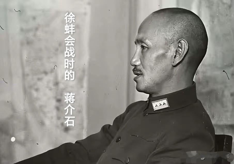看人观其面，识人选其骨。看看伟人和常凯申的照片，大家无不由衷钦佩老人家