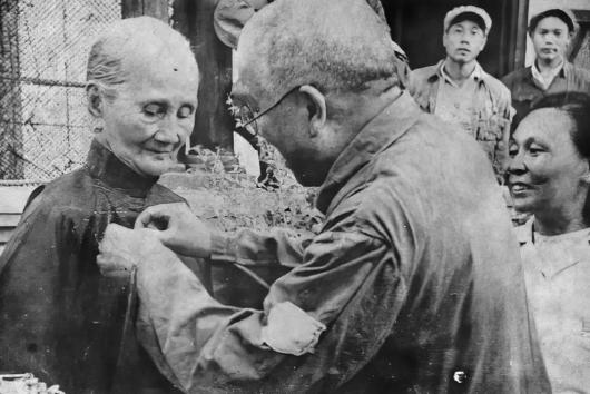 方志敏烈士牺牲以后，老母亲过着悲惨的生活，十四年后，新中国成立，老人家被接到北京