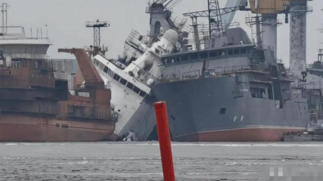 俄罗斯这下损失大了！3月25日一艘停泊在列宁格勒维堡造船厂的22550型武装破