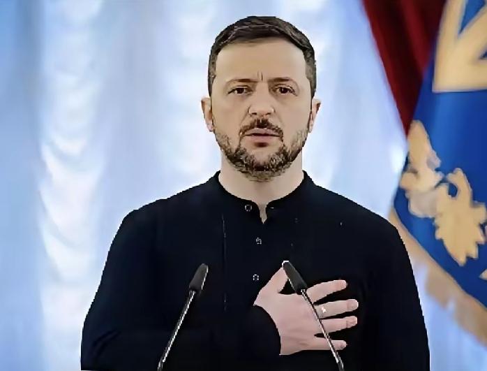 泽连斯基以为自己是英雄，结果就是北约的一颗棋子而已。现在这颗棋子正在变味弃子了！