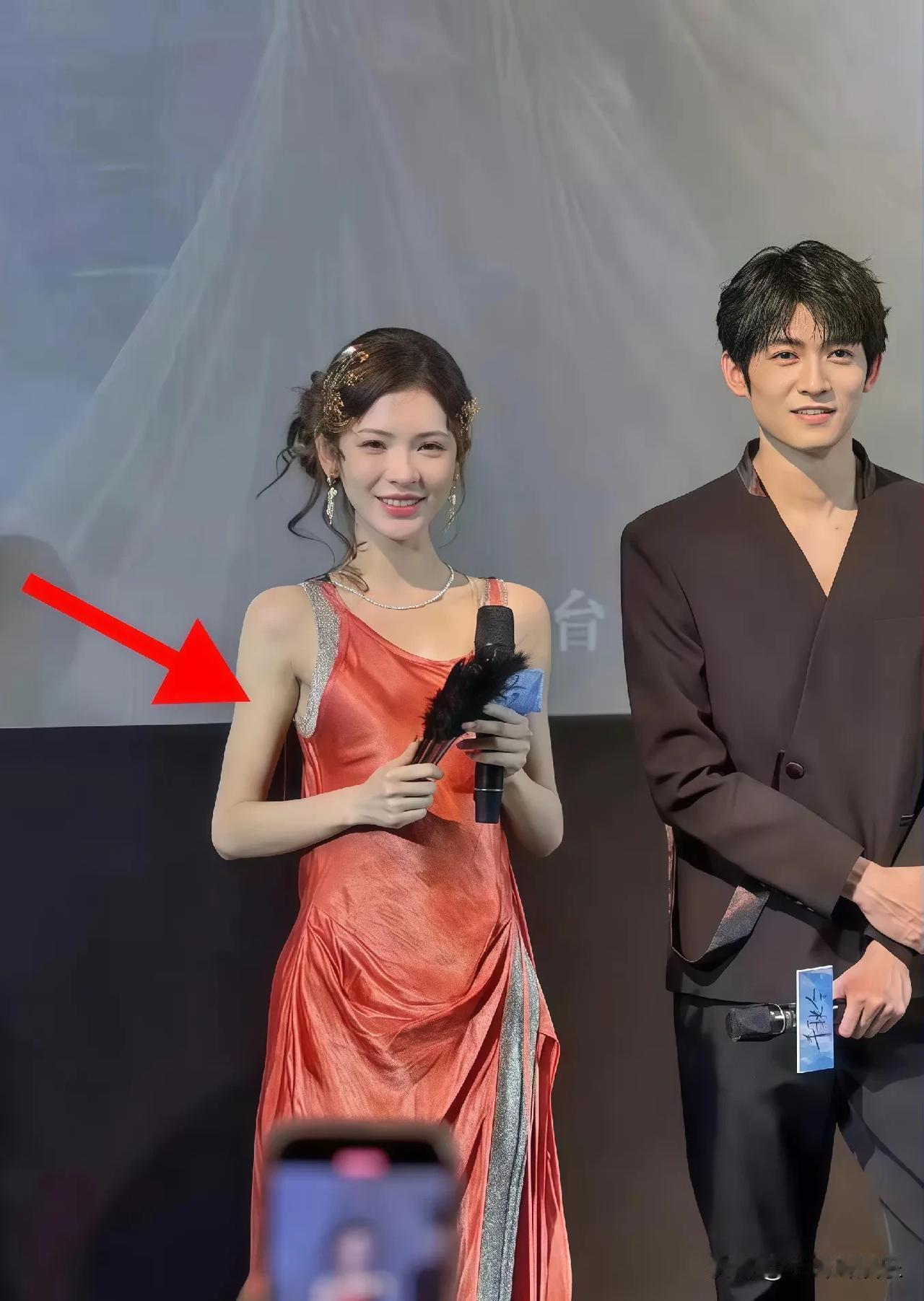 我问男同事是不是男人都喜欢瘦瘦的女生男同事瞅瞅图片，神秘一笑说张予曦