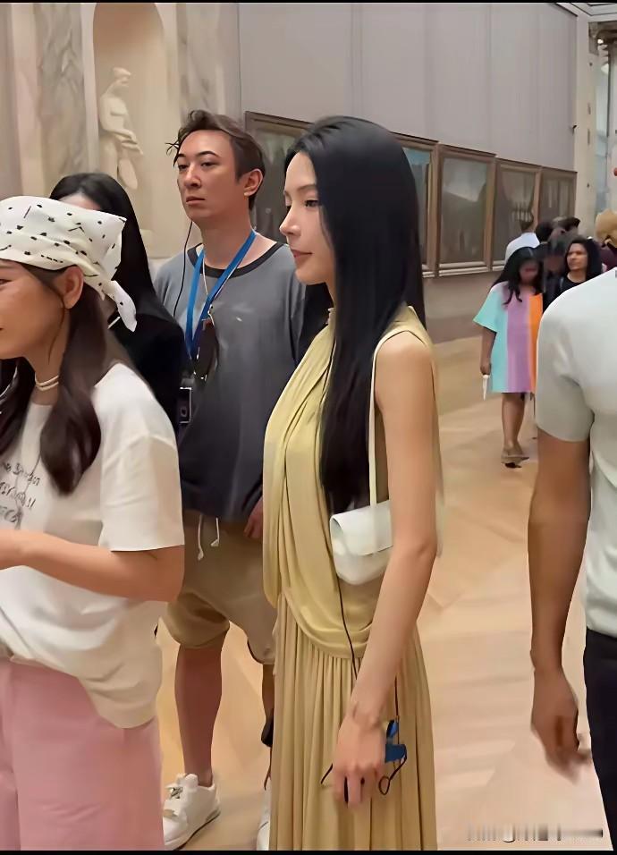 估计王思聪找女友也有自己的原则，年轻漂亮，身材火辣的肯定是首选，据说他不会找娱乐
