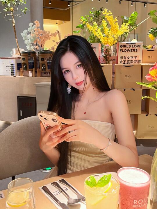 eat elegantly！今天是个快樂的小盆友✨🌸
