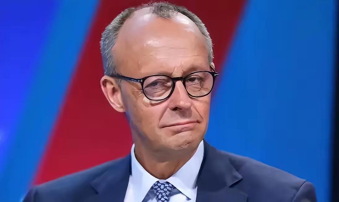 欧洲议会代表团即将访华，却曝出一则荒唐闹剧：所有出访议员需携带一次性手机，私