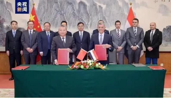 在伊朗和埃及之间，中国为什么选了埃及为突破口？说白了，因为伊朗这个国家不光反华，