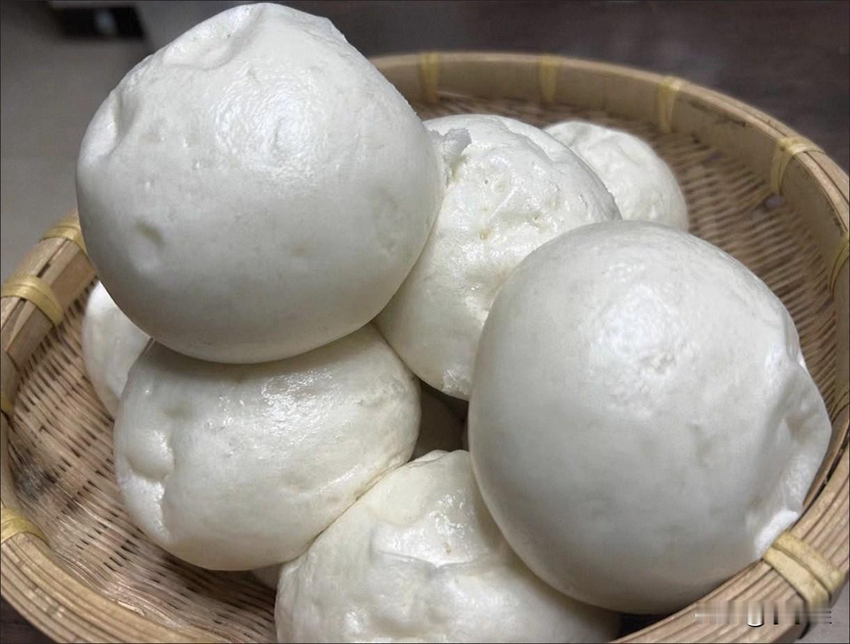 蒸馒头总失败？发不起来、发黄、回缩全有解，都是细节在卡你我在家蒸馒头这么多