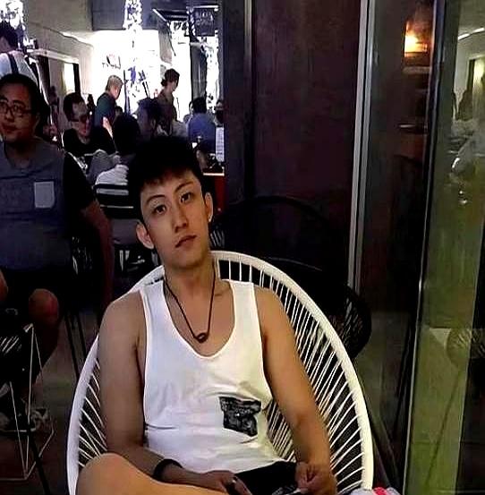 郑智这回接手的可是个不折不扣的“烫手山芋”，青岛西海岸的主力阵容都要跑光了，这哪