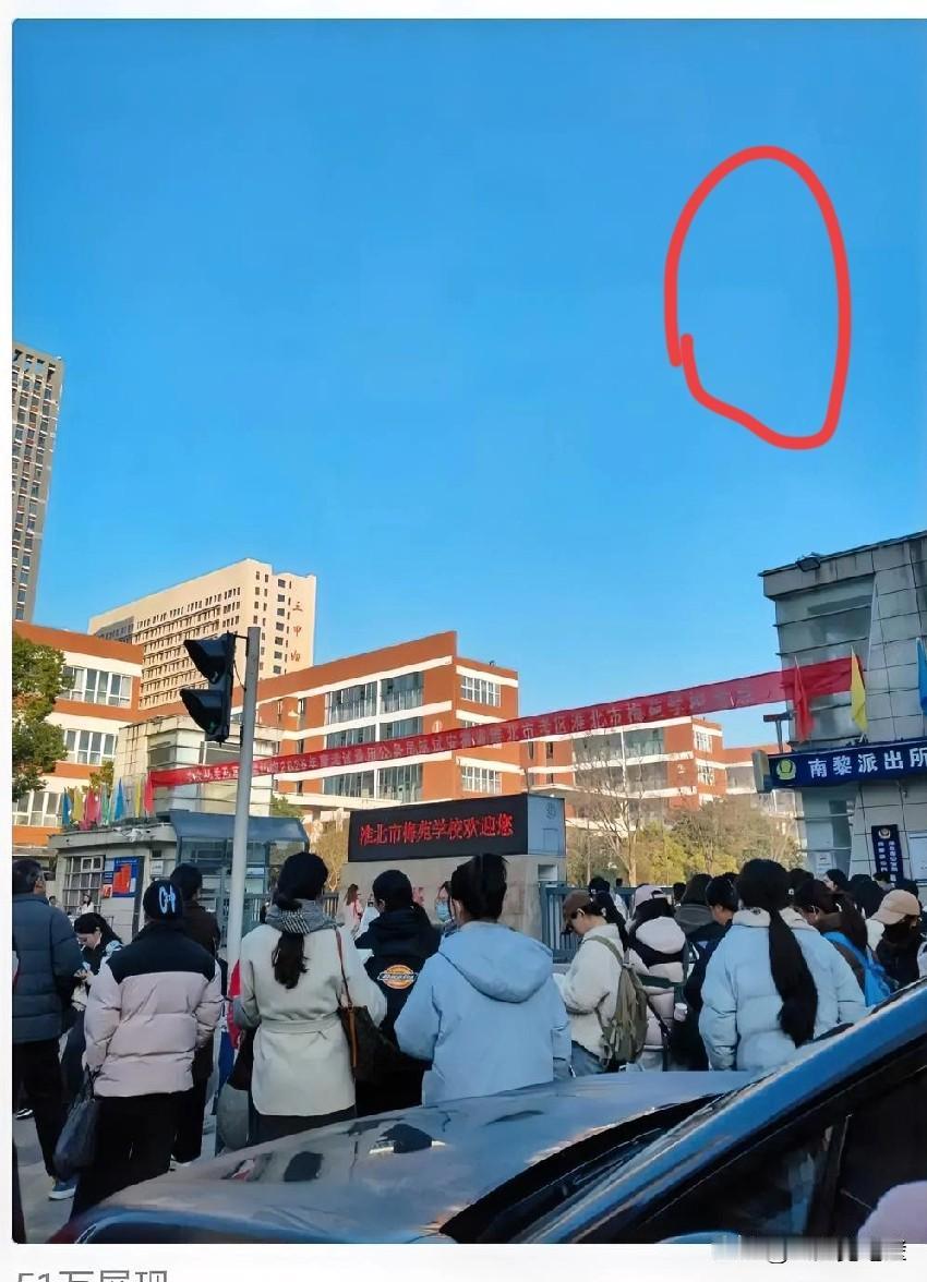 国考难炸了今天国考开考二女儿行测考完跟我说今天是国考开考的日子，女儿去参