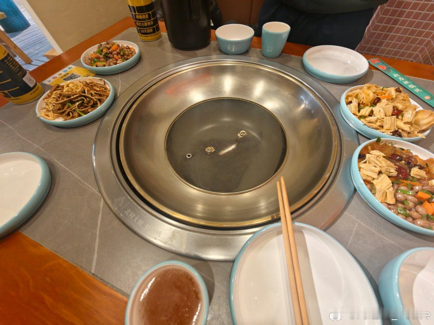 重生之我在重庆吃铁锅炖铁锅还没上这个免费的凉菜就惊了真好吃啊我的美食日记