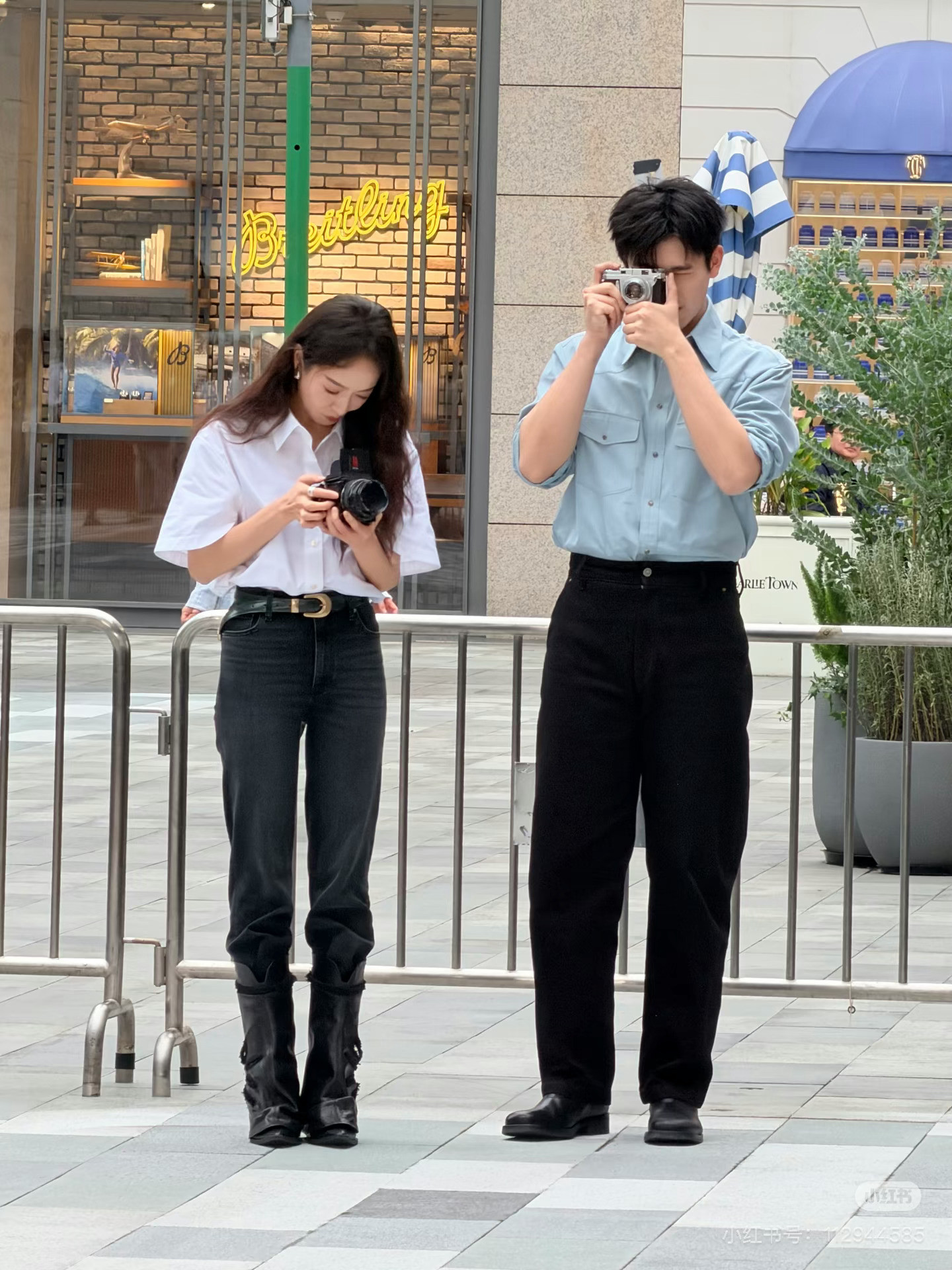 路人偶遇宋茜陈飞宇为金鸡奖拍摄短片🈶这高干文姐弟味可太实在了