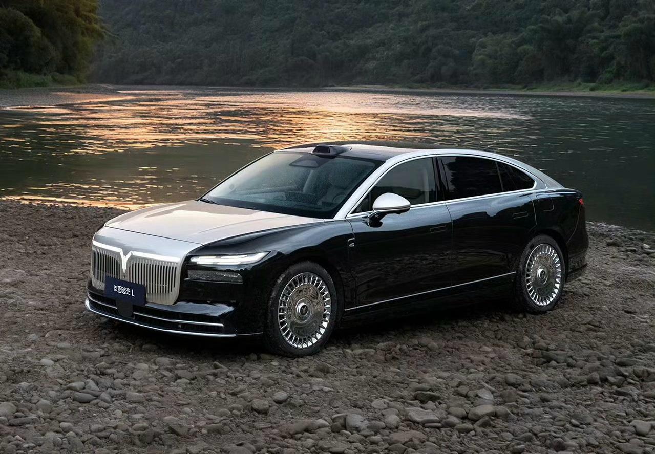 2025年压轴作品—岚图追光L10号上市，参考泰山的性价比，我觉得这车起步价应