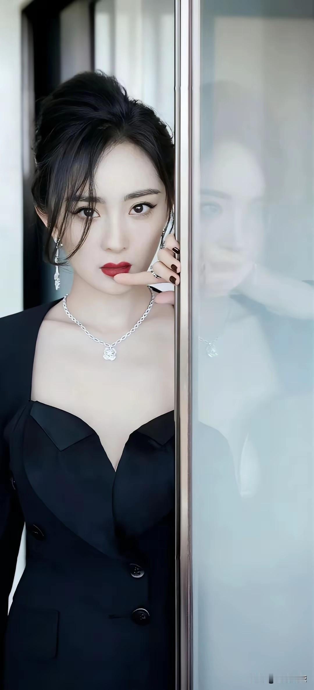 两口子结婚七年，从没吵过架。记者采访丈夫：“你们是怎么做到的？”丈夫说：我媳妇