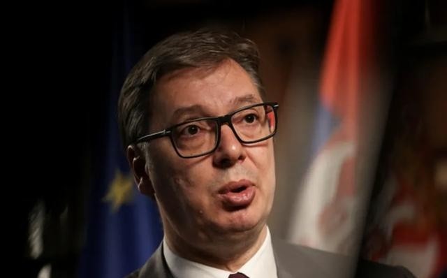 一个任期到顶的总统，主动让位去选总理，塞尔维亚这步棋，反常从国家元首转向政府首脑，这条路并不是没有先