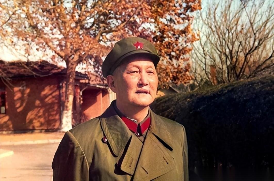 六十年洪学智调任地方时，将长子叫至书房叮嘱：你要牢牢记住这四句重要的话！196