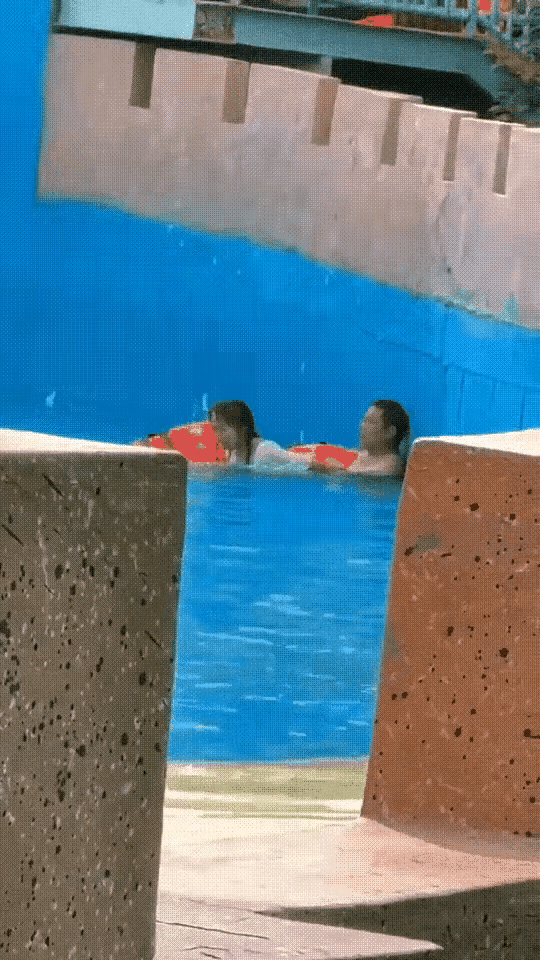 人和动物的区别就在于礼义廉耻。光天化日，大庭广众之下，朗朗乾坤，如此行事至少不符