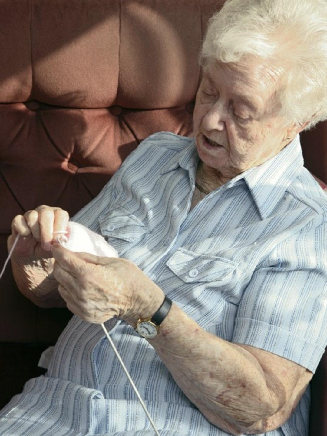 你吵赢母亲的那句话，她会记一辈子我和母亲最后一次吵架，是因为一双袜子。她织的