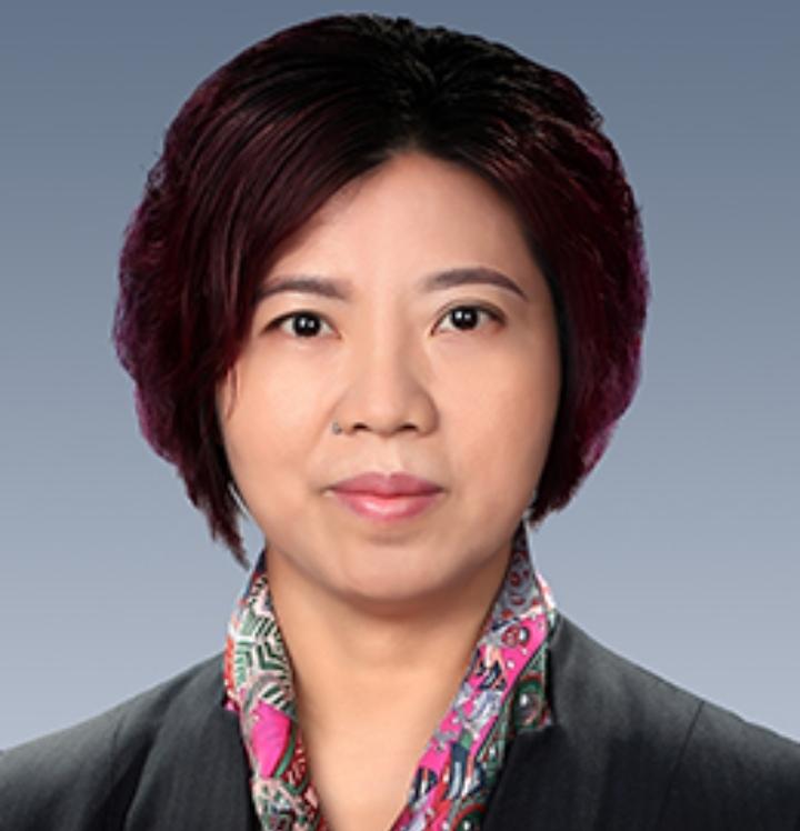 恒大这盘烂棋里，还真有人能全身而退。何妙玲，1997年就跟着许家印的元老，恒大