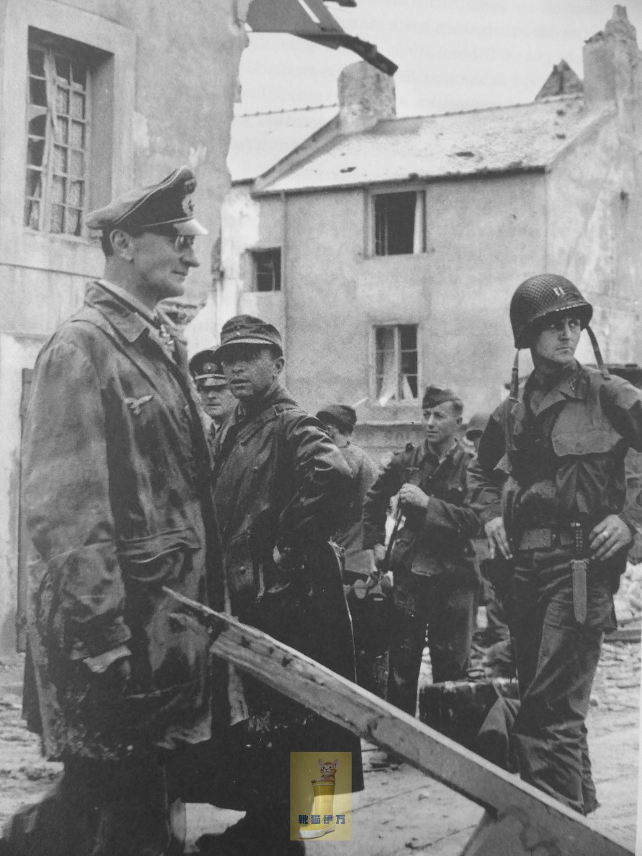 [呲牙笑]还戴个墨镜，看上去叼叼的样子——1944年8月17日，法国，圣马洛（S