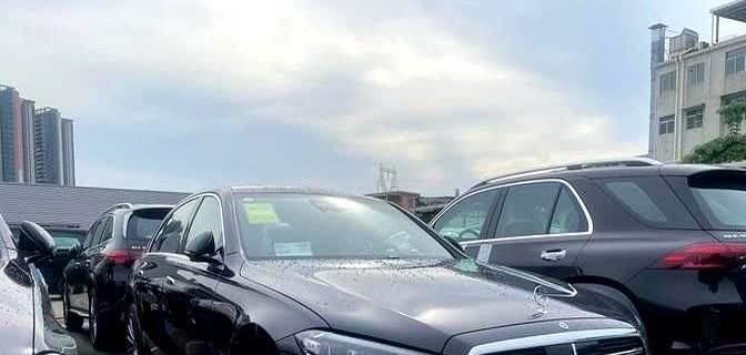 奔驰S450和迈巴赫S480这两款车，价格差了大概25万左右，一个指导价134万