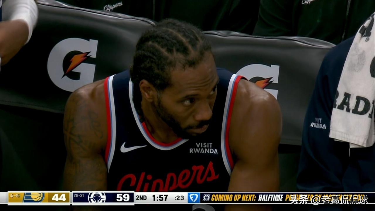 快船超级球星伦纳德的眼里真是只有篮筐！在今天快船主场迎战步行者的比赛中，目前双方