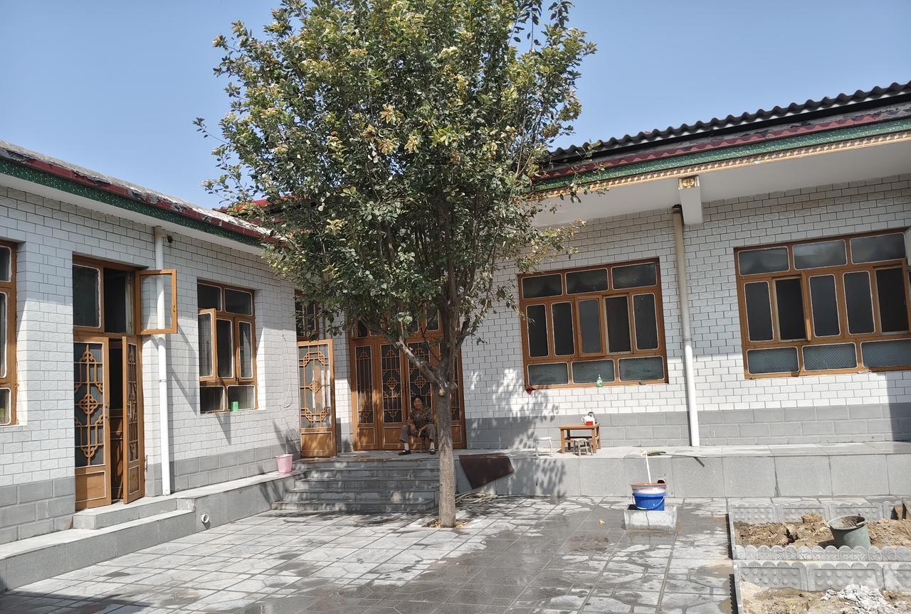 昨天，把农家小院改造后的线路穿了一下。改造后，厨房卫生间全部走的暗线。我是第一次
