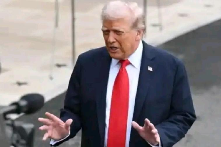 1月26日，特朗普发文写道:“中国正在成功且彻底地接管曾经伟大的加拿大。看到这一