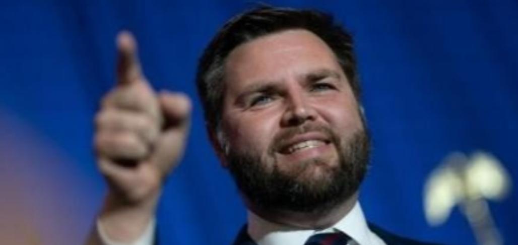 美国二把手终于发飙了！他直接放话：如果中国把美国超了，别怨中国，得怨美国领导人自