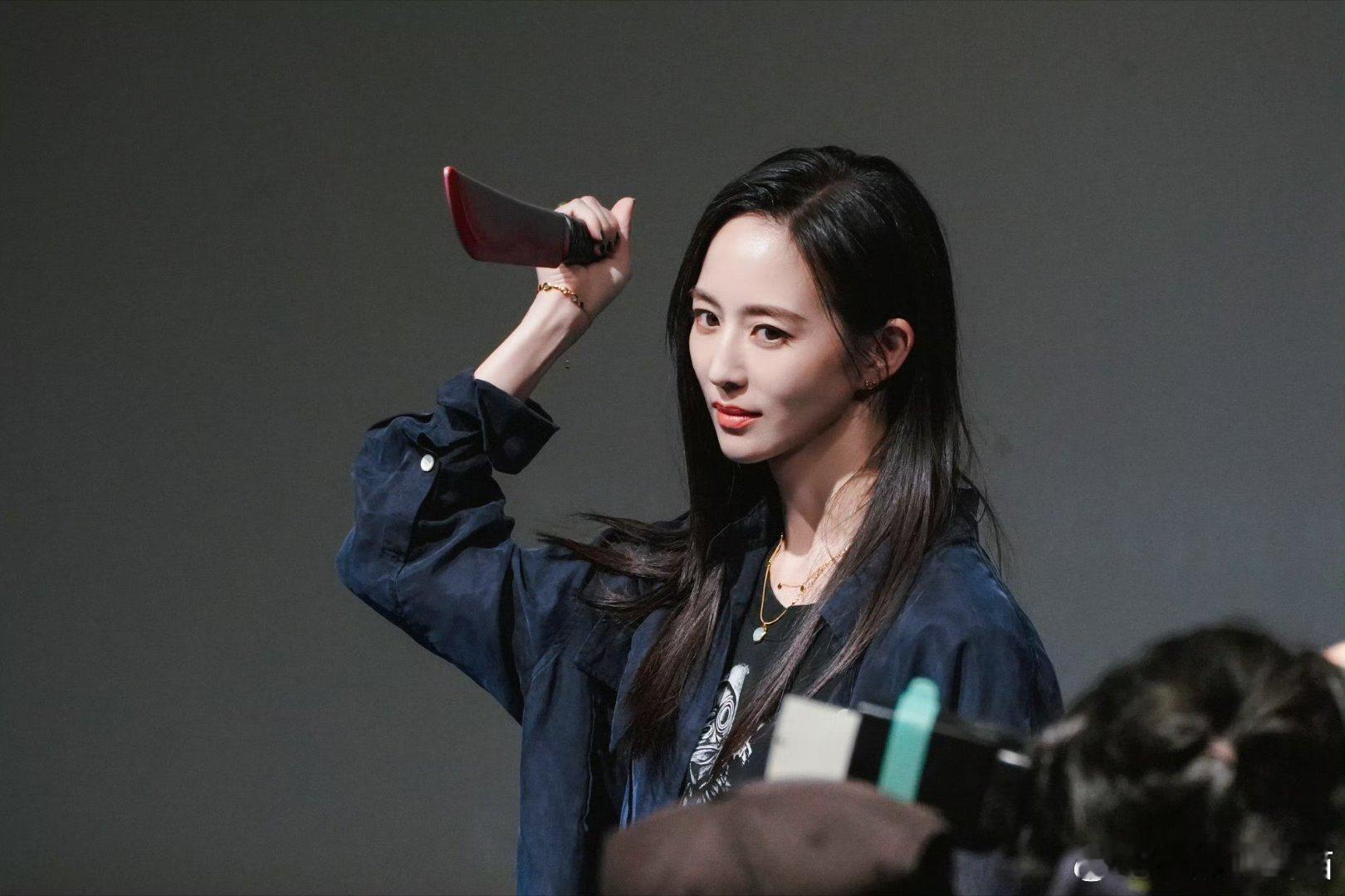 张钧甯简直是梦中情姐又强又温柔，这种姐姐谁能不爱，真想给她擦擦眼泪