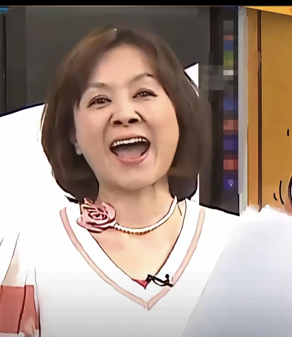 说她蠢吧，她却是台湾绿媒的主播，不应该如此无知，看她得意忘形的样子，就知道这只绿