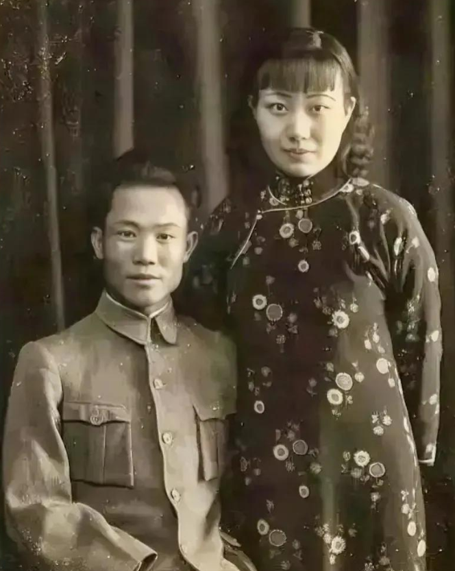 1925年，黄埔名将陈诚回家奔丧。晚上七年不见的妻子，想与他同房。不料，刚到床上