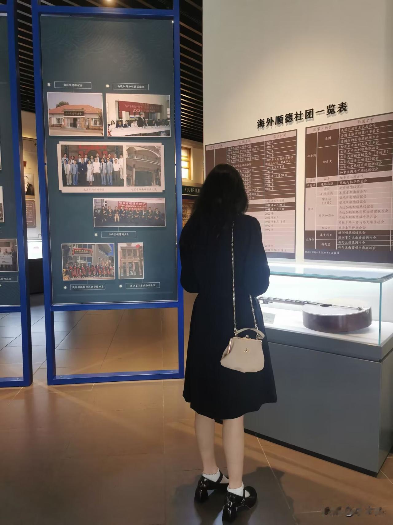 忽然对阔腿裤厌倦了！怎么搭都找不到感觉。索性翻开压箱底十几年的旧衣服，这些都是