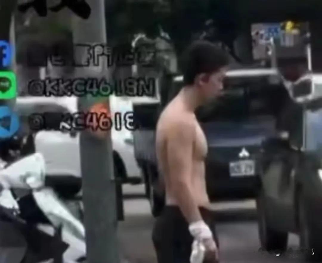 据有关台媒报道，近日台湾艺人狄莺、孙鹏的独生儿子孙安佐，精神涣散裸露上身茫然地在
