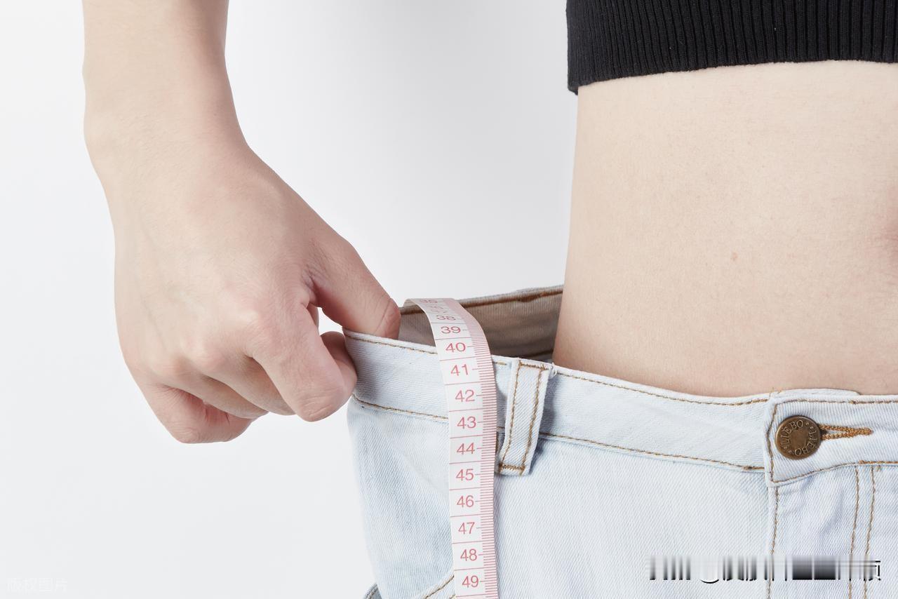 今天有位患者就诊时说自己在减肥，方法是“少吃一顿”，也就是早餐不吃了，光喝点水完