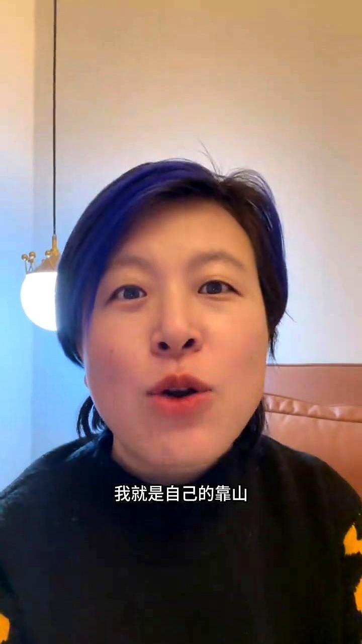 离婚后，女人千万别把孩子推开，否则你会后悔一辈子。孩子是你的底牌，更是你涅槃重生